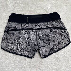 Lululemon Women's Dottie Tribe Geometric Print White Black Speed Shorts Size 4